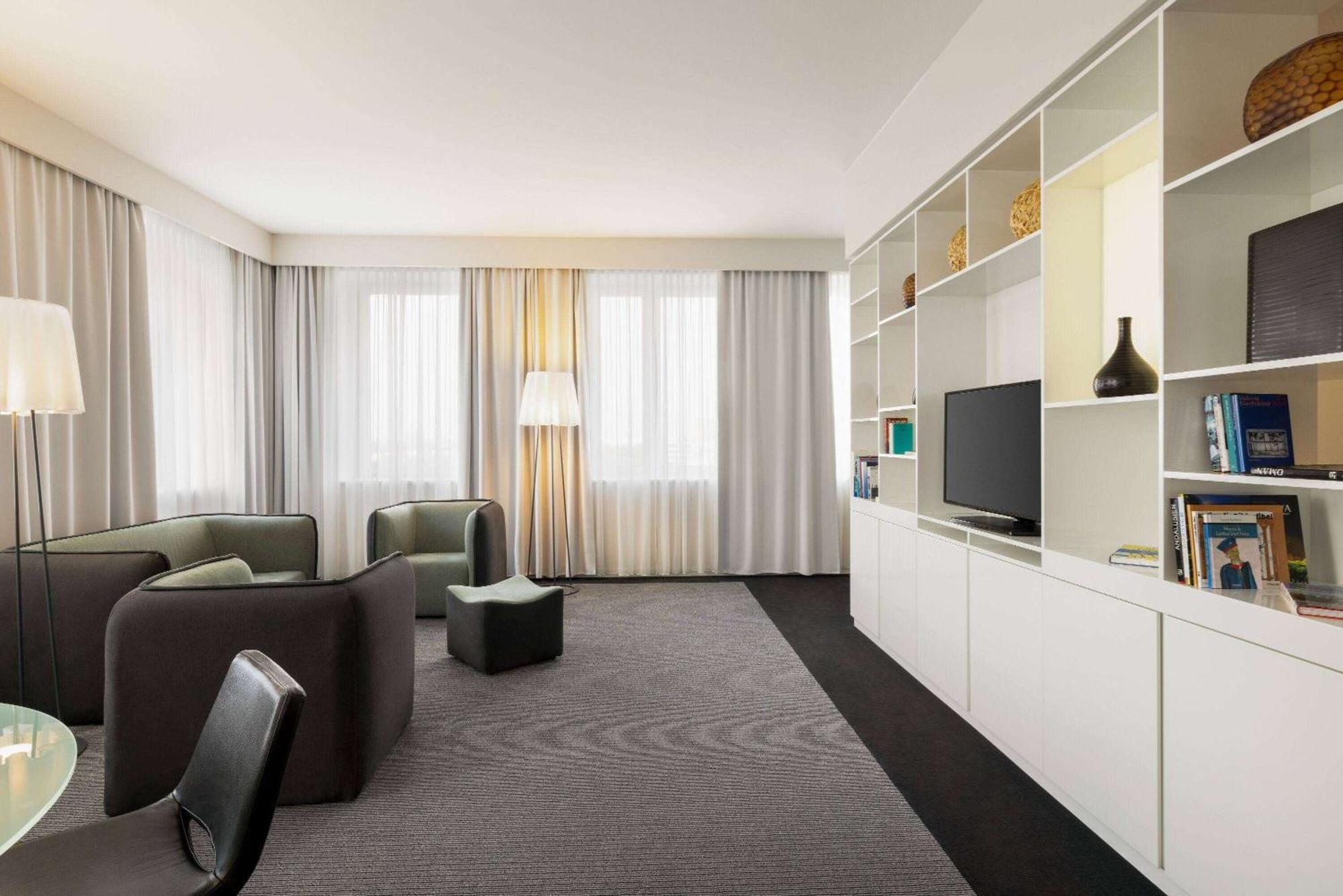 Deluxe King Suite